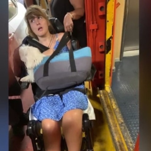 Στρίμωξαν τη Μυρτώ στο γκαράζ πλοίου - Τι καταγγέλλει η μητέρα της