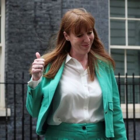 Βρετανία: Η αναπληρώτρια πρωθυπουργός Άντζελα Ρέινερ στο booth DJ στην Ίμπιζα