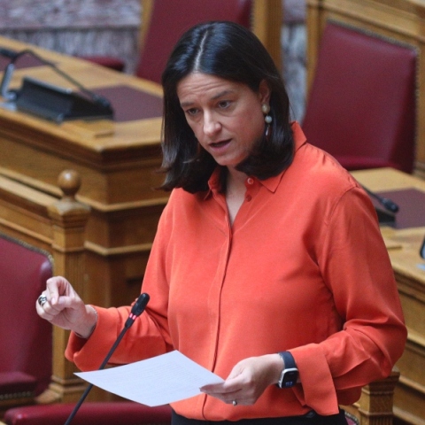 η υπουργός Εργασίας Νίκη Κεραμέως