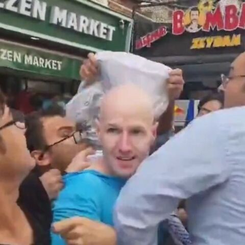 Τουρκία: Ομάδα νέων προπηλάκισε δύο Αμερικανούς στρατιώτες