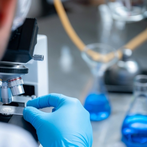 γιατρος, μικροσκοπιο