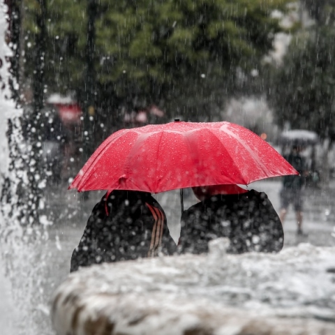 Καιρός: Άστατος την Παρασκευή με βροχές και καταιγίδες