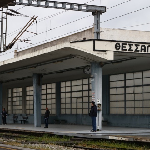 Θεσσαλονίκη: Στο αυτόφωρο ο 64χρονος που βιντεοσκοπούσε το στήθος 18χρονης επιβάτιδας τρένου