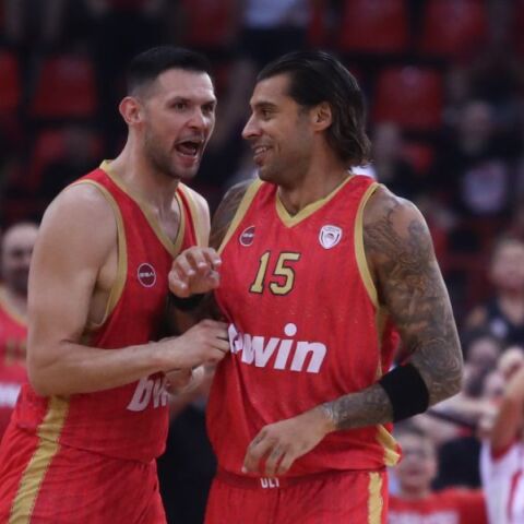 Ο Γιώργος Πρίντεζης αγωνίστηκε ξανά, σκόραρε το νικητήριο καλάθι και αποθεώθηκε μια τελευταία φορά 