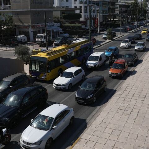 Λεωφόρος Μεσογείων: Καραμπόλα οχημάτων - Κυκλοφοριακή συμφόρηση 