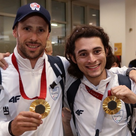 Με πολλά χαμόγελα και μετάλλια επέστρεψε η ελληνική Παραολυμπιακή αποστολή από το Παρίσι