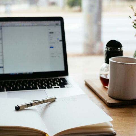 Καφετέριες στην Βρετανία βγάζουν τις πρίζες για να μην κάθονται με τις ώρες οι «τηλεργαζόμενοι»Καφετέριες στην Βρετανία βγάζουν τις πρίζες για να μην κάθονται με τις ώρες οι «τηλεργαζόμενοι»