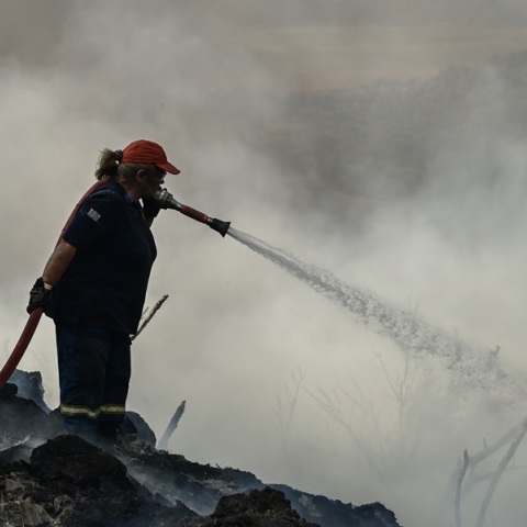 Μεγάλη φωτιά στη Βλάστη Κοζάνης - Ισχυρή κινητοποίηση επίγειων και εναέριων μέσων