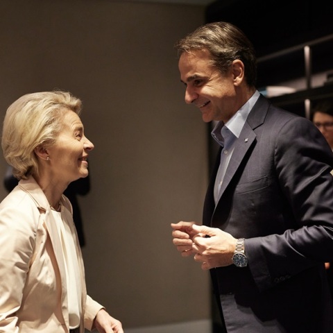 «Την αναλύουμε» - Η απάντηση της Κομισόν στην επιστολή Μητσοτάκη για τις στρεβλώσεις στην ενεργειακή αγορά 