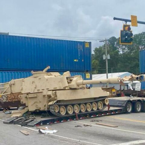 ΗΠΑ: Αμαξοστοιχία συγκρούεται με όχημα του στρατού σε ισόπεδη διάβαση