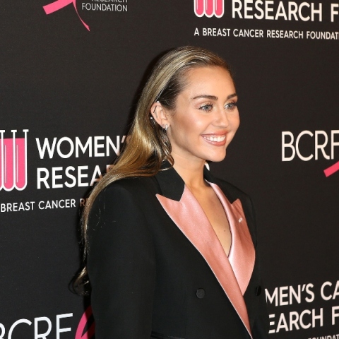 Η Μάιλι Σάιρους