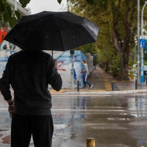Νεφελώδης ο καιρός την Πέμπτη με βροχές και καταιγίδες