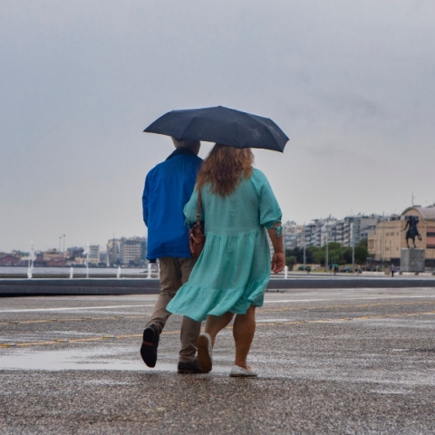 Άστατος ο καιρός την Παρασκευή με τοπικές βροχές και καταιγίδες