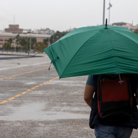 Άστατος ο καιρός την Παρασκευή με τοπικές βροχές και καταιγίδες