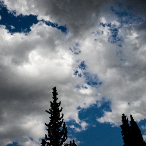 Καιρός: Βροχερό Σάββατο με σποραδικές καταιγίδες σε όλη τη χώρα