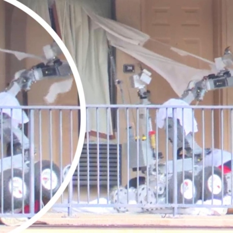 Ρομπότ της αστυνομίας συλλαμβάνει καταζητούμενο