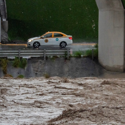 περιπολικο, ποταμι, γεφυρα