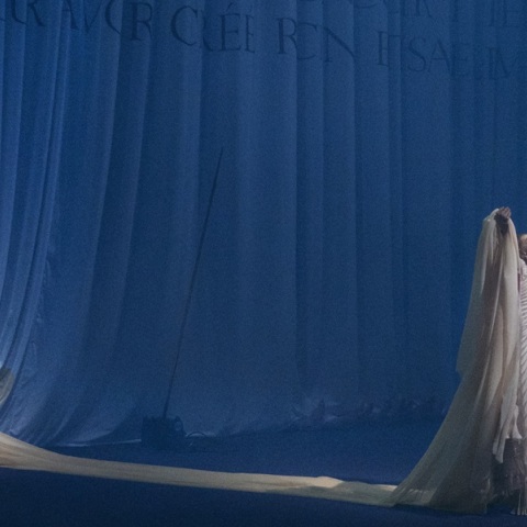 Η Ιζαμπέλ Ιπέρ πρωταγωνιστεί στη «Βερενίκη» του Καστελούτσι στη Στέγη 