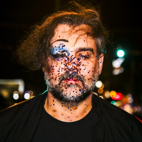 Ο Αργύρης Ξάφης στην παράσταση «Το πιο όμορφο σώμα που έχει βρεθεί ποτέ σε αυτό το μέρος», Θέατρο Θησείον