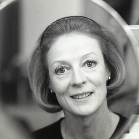 English actor Maggie Smith in her dressing room at London's Lyric Theatre in 1986 (photo by Ian Cook/Getty Images)