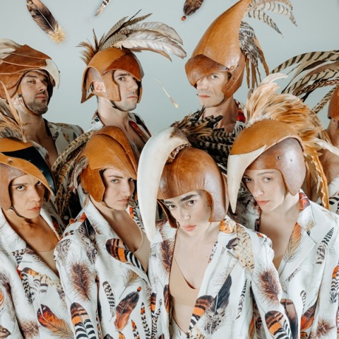 Οι Όρνιθες, σε σκηνοθεσία Άρη Μπινιάρη, ολοκληρώνουν την περιοδεία τους με 2 παραστάσεις στον Λυκαβηττό