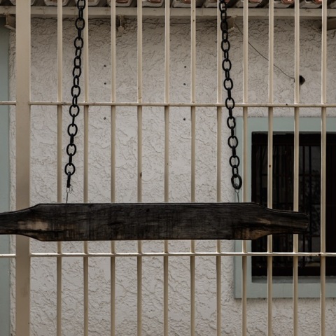 Κρατούμενος απέδρασε -για λίγο- από το Aστυνομικό Tμήμα της Ομόνοιας