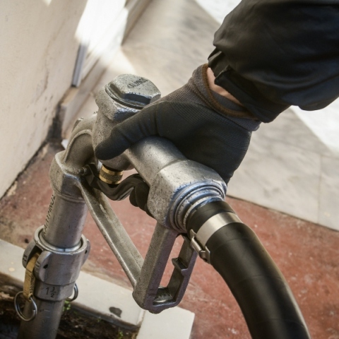 χερι κραταει αντλία πετρελαιου