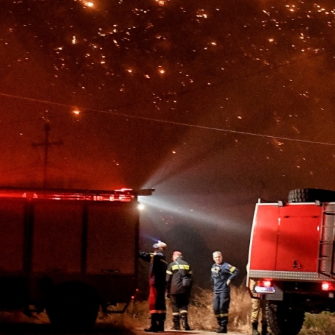 φωτια, δασος, πυροσβεστικο οχημα