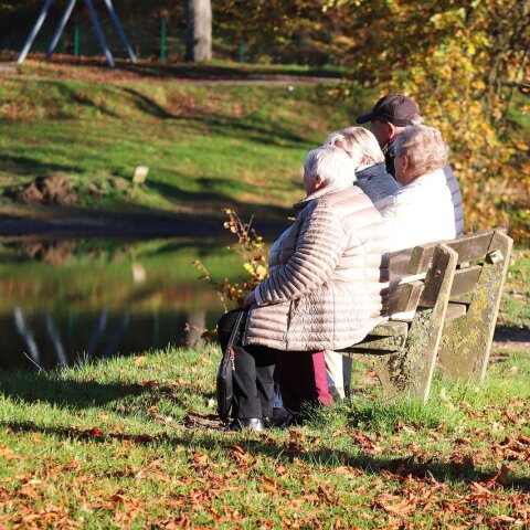 Γερνάει με ραγδαίους ρυθμούς ο πληθυσμός της Ελλάδας 