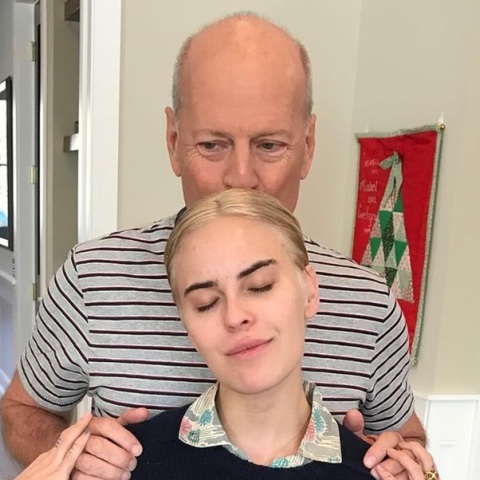 «Αγαπώ αυτόν τον τύπο τόσο πολύ» - Η κόρη του Μπρους Γουίλις μοιράστηκε φωτογραφίες με τον πατέρα της