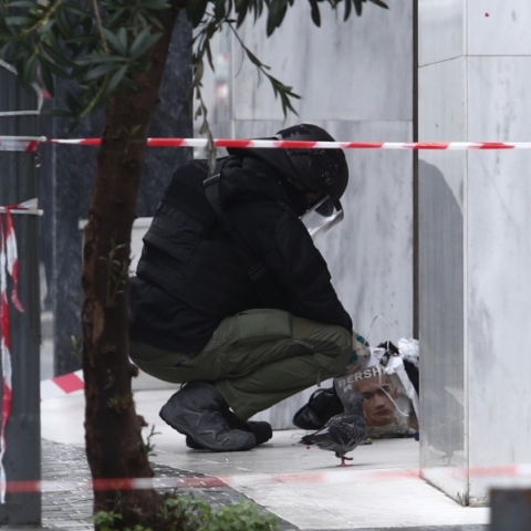 Συναγερμός στο Σύνταγμα  για ύποπτη βαλίτσα