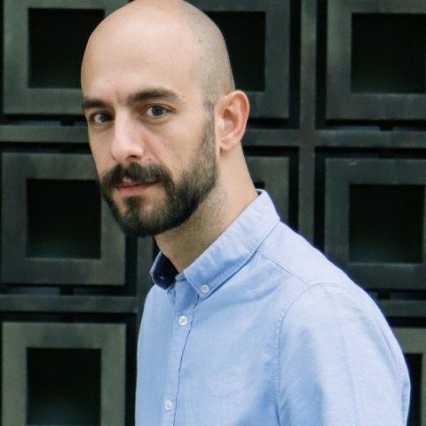 Ο Μάνος Βαβαδάκης σκηνοθετεί τον «Θεό της Σφαγής» στο Θέατρο Πορεία, σε συμπαραγωγή με το ΔΗΠΕΘΕ Κρήτης