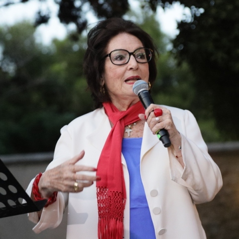 Η Νάνα Μούσχουρη