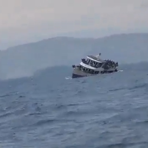 πλοιο βυθιζεται