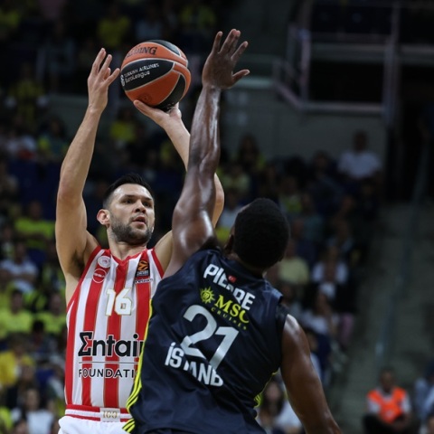 Ο Κώστας Παπανικολάου του Ολυμπιακού