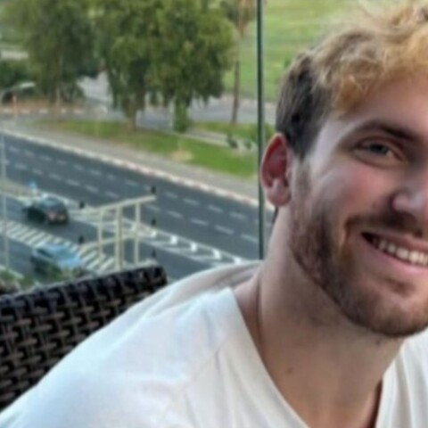 «Θυσιάστηκε σαν μάρτυρας αυτής της ιδεολογίας» λέει δακρυσμένος ο πατέρας του Ιωνά Καρούση