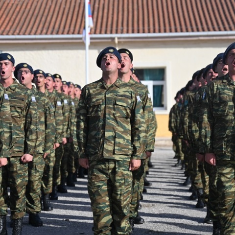 Έρχονται αλλαγές στη στρατιωτική θητεία τους επόμενους 24 μήνες 