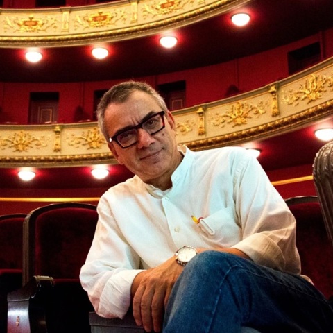 Ο Νίκος Διαμαντής, καλλιτεχνικός διευθυντής στο Δημοτικό Θέατρο Πειραιά