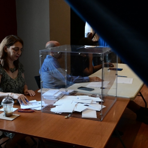 Εκλογές ΠΑΣΟΚ: Από το Στεφανοβίκειο το πρώτο αποτέλεσμα - Προηγείται ο Ανδρουλάκης