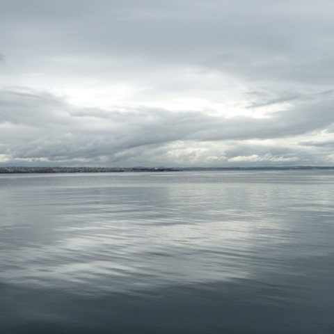 Καιρός: Αισθητή η ψύχρα και μεμονωμένες βροχές την Παρασκευή