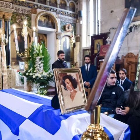 Το τελευταίο αντίο στη Βάσω Παπανδρέου στη γενέτειρά της, στο Αίγιο