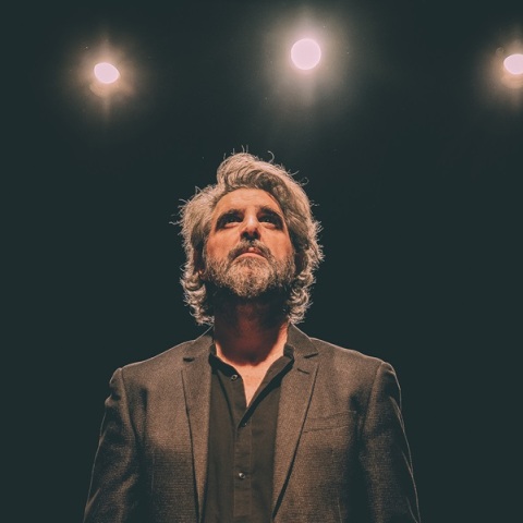 Ο Γιώργος Γάλλος πρωταγωνιστεί στην παράσταση «Ήταν όλοι τους παιδιά μου» 