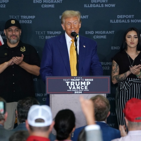 Ο Ντόναλντ Τραμπ μιλά σε πλήθος στο Όστιν του Τέξας