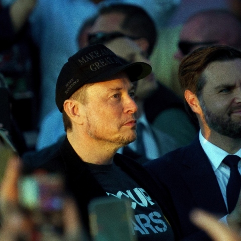 Ο Έλον Μασκ με τον υποψήφιο αντιπρόεδρο των Ρεπουμπλικάνων, Τζέι Ντι Βανς