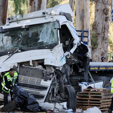 τρακαρισμενο φορτηγό