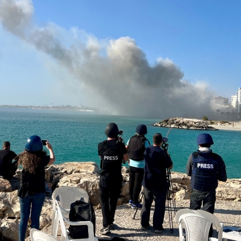 βομβαρδισμενη πολη, δημοσιογραφοι