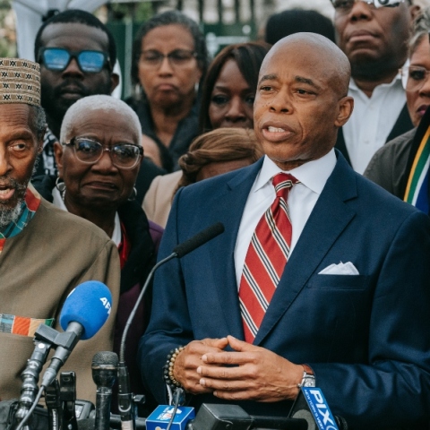 Ο δήμαρχος Νέας Υόρκης, Έρικ Άνταμς