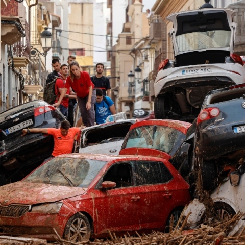 κατεστραμμένα σπίτια , πλημμυρες, κοσμος