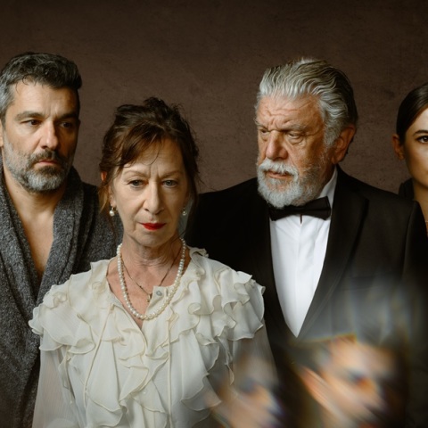 Η λυσσασμένη γάτα του Τεννεσί Ουίλιαμς στο Θέατρο Αθηνά, σε σκηνοθεσία Δημοσθένη Παπαδόπουλου