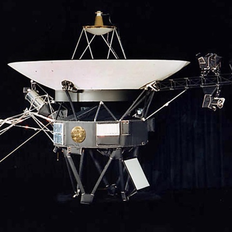 Το Voyager 1 ήρθε ξανά σε επαφή με τη NASA με ραδιοπομπό που δεν έχει χρησιμοποιηθεί 43 χρόνια